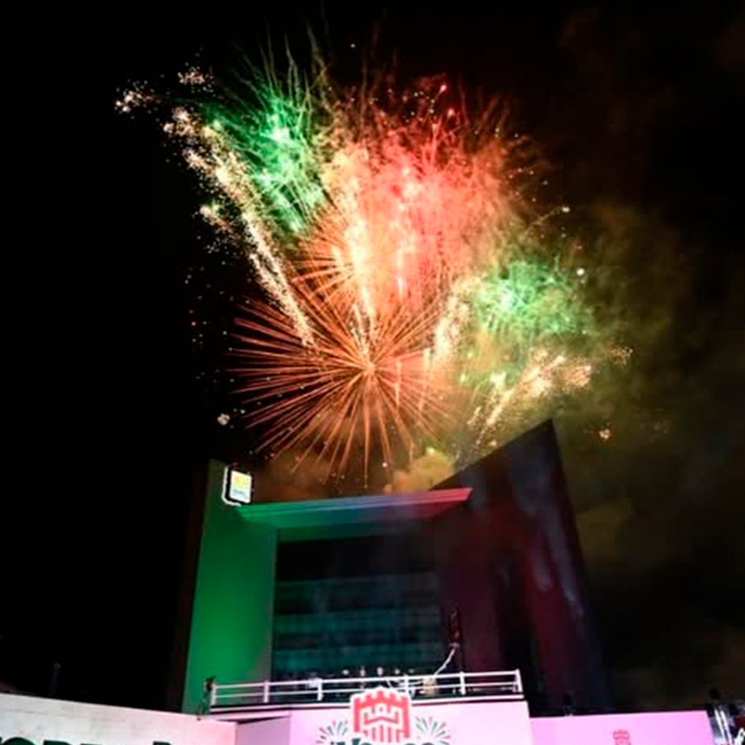 Celebran el Grito de la Independencia en la Plaza Mayor en Torreón, Coahuila